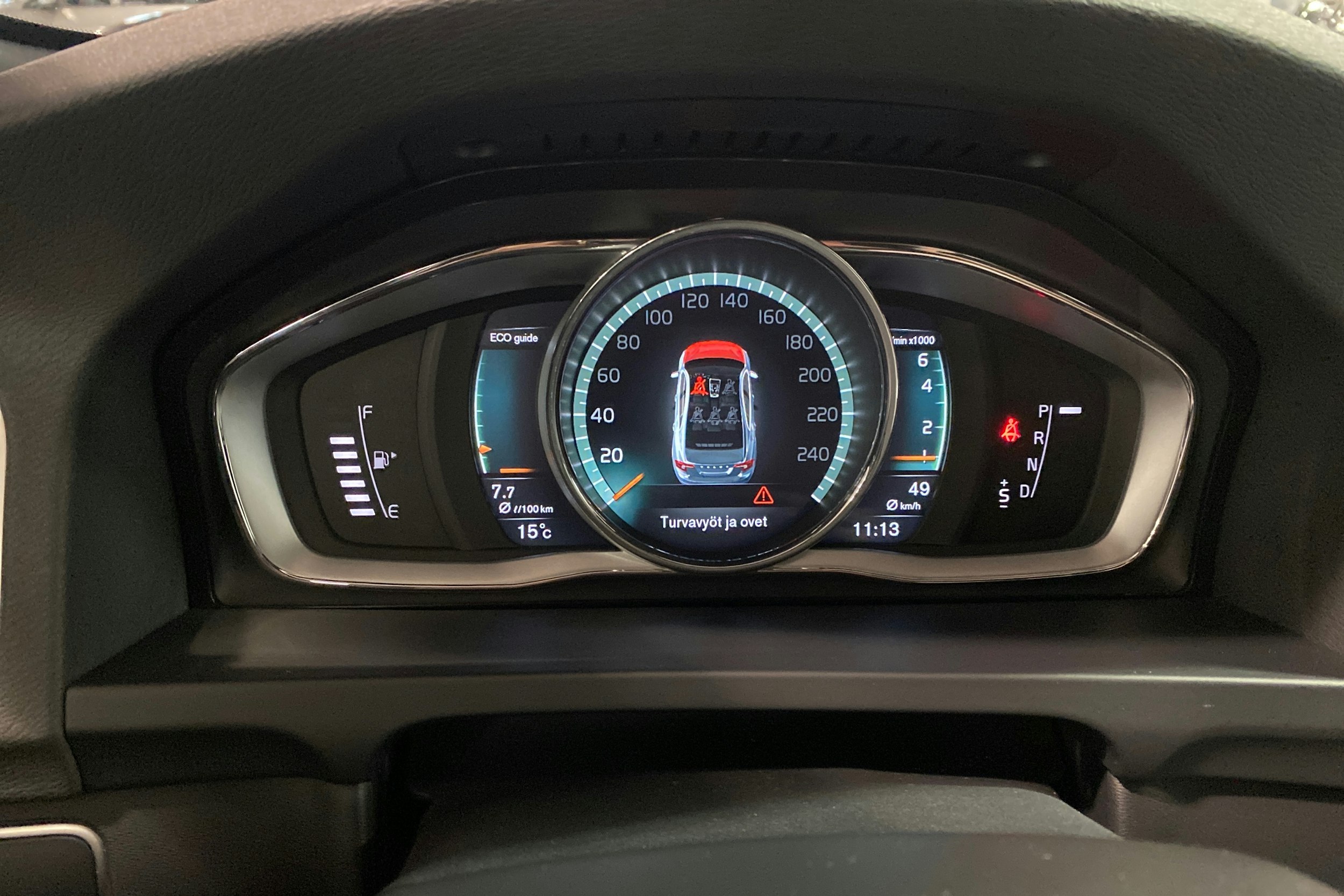 punainen Volvo S60 2017 kuva 17.