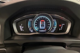 punainen Volvo S60 2017 kuva 17.