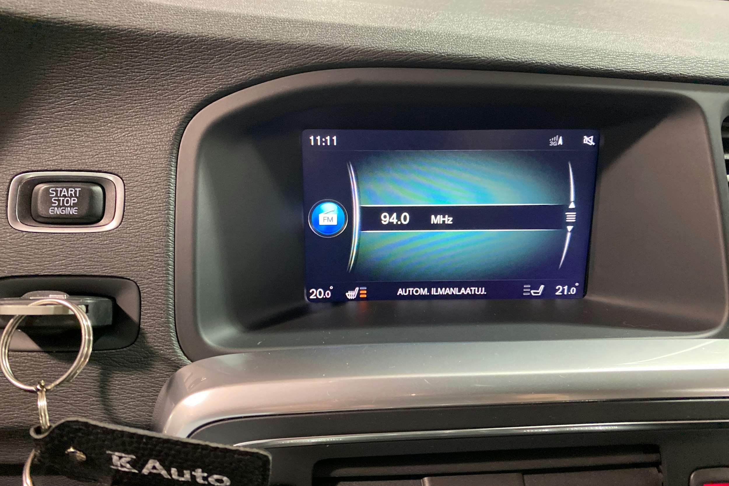 punainen Volvo S60 2017 kuva 18.