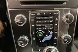 punainen Volvo S60 2017 kuva 19.