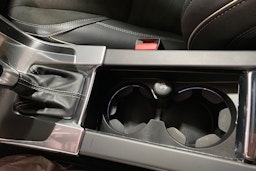 punainen Volvo S60 2017 kuva 21.