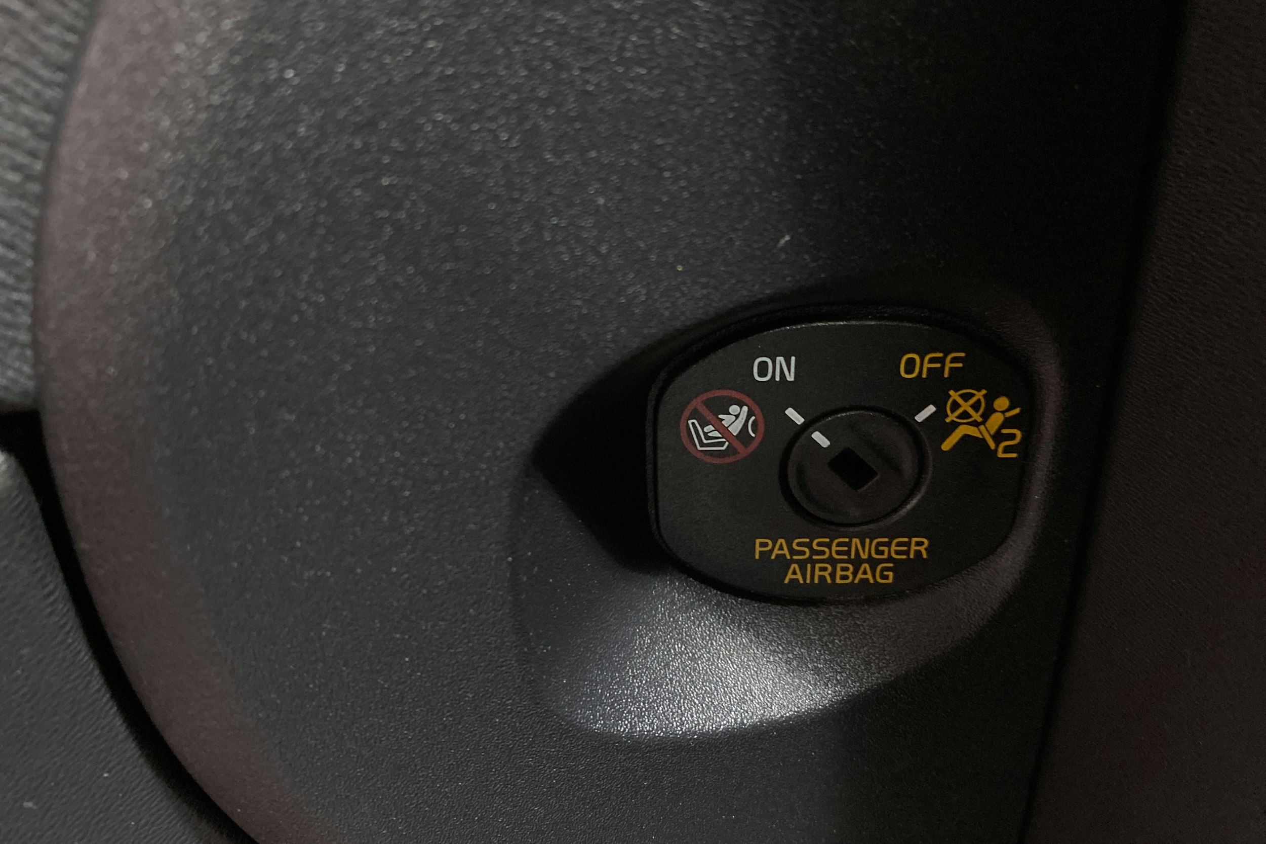 punainen Volvo S60 2017 kuva 22.