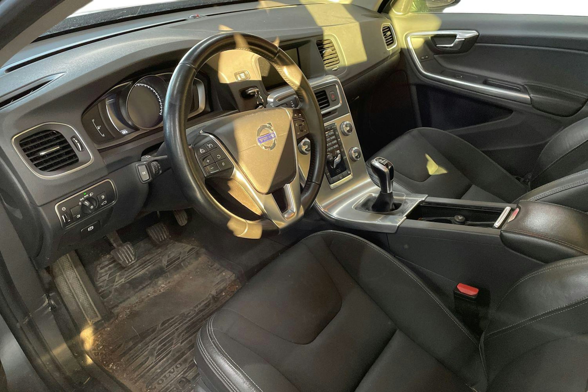 Harmaa Volvo S60 2017 kuva 3.