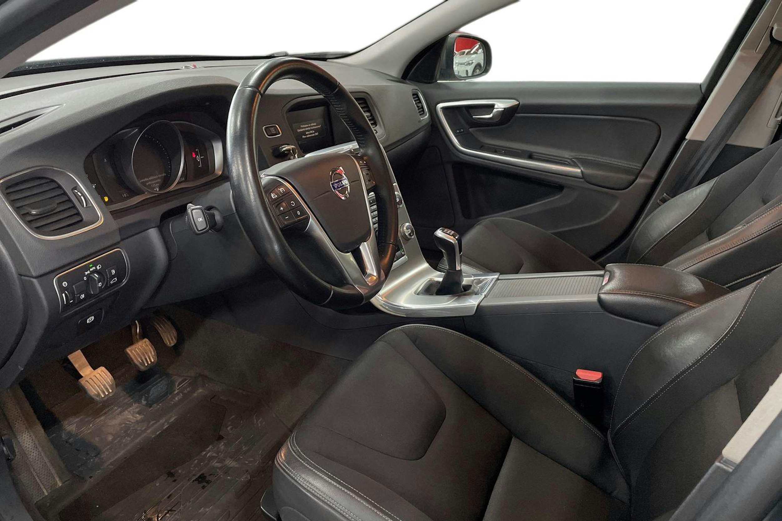 Harmaa Volvo S60 2017 kuva 7.