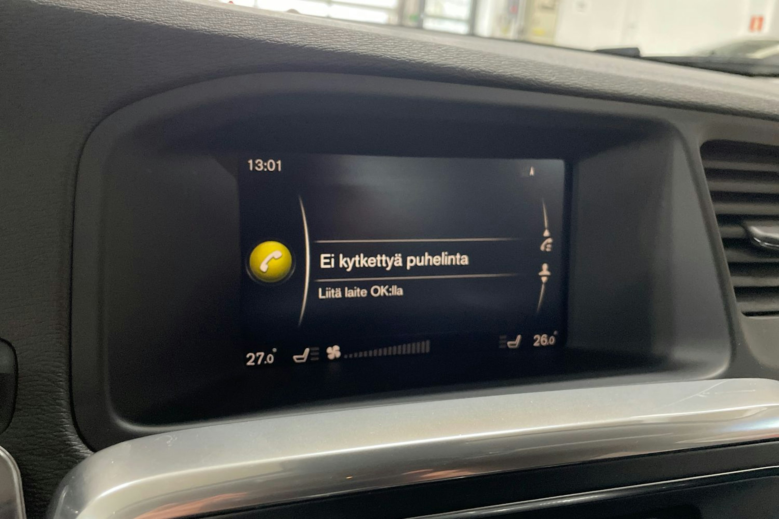 Harmaa Volvo S60 2017 kuva 16.