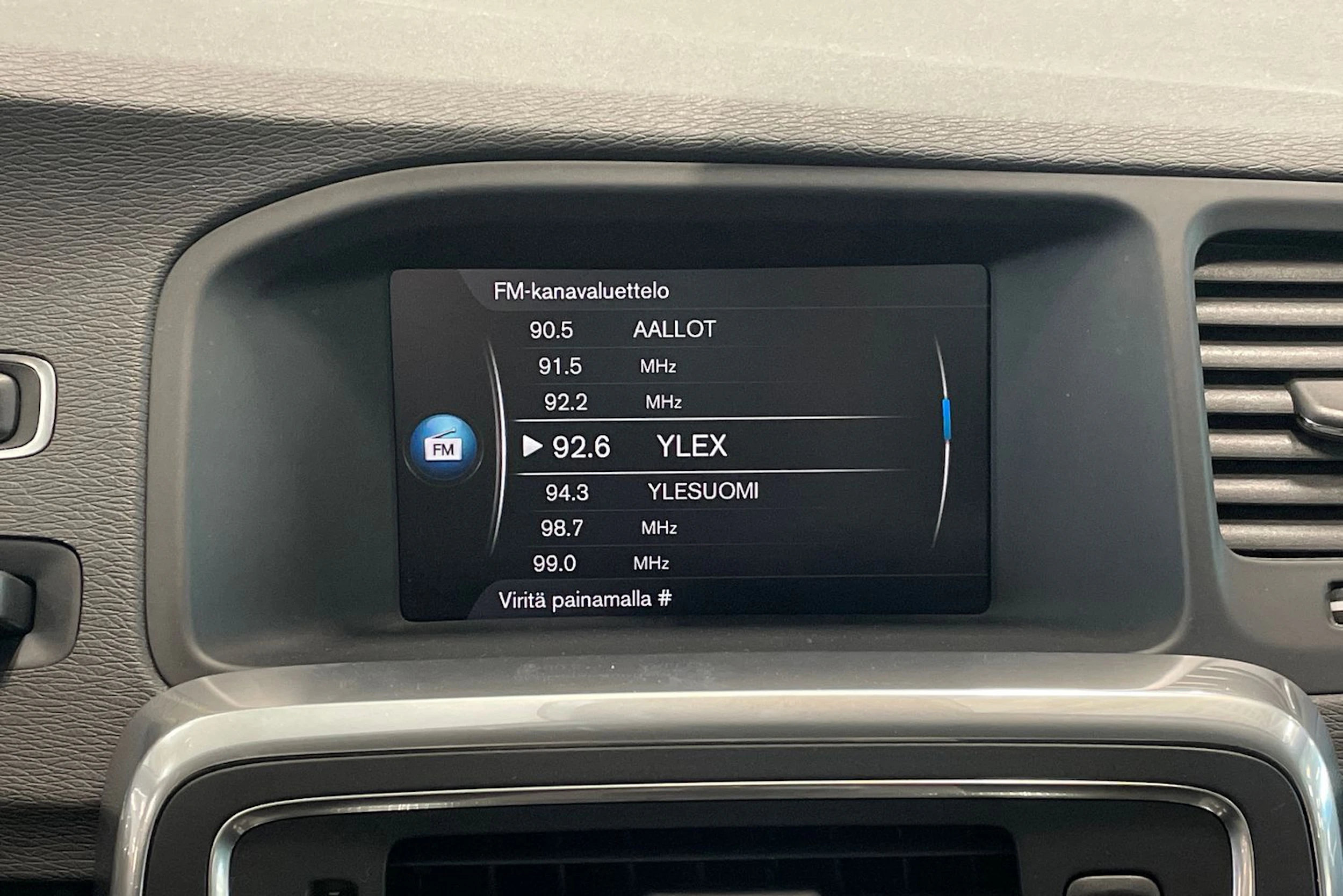 Harmaa Volvo S60 2017 kuva 20.