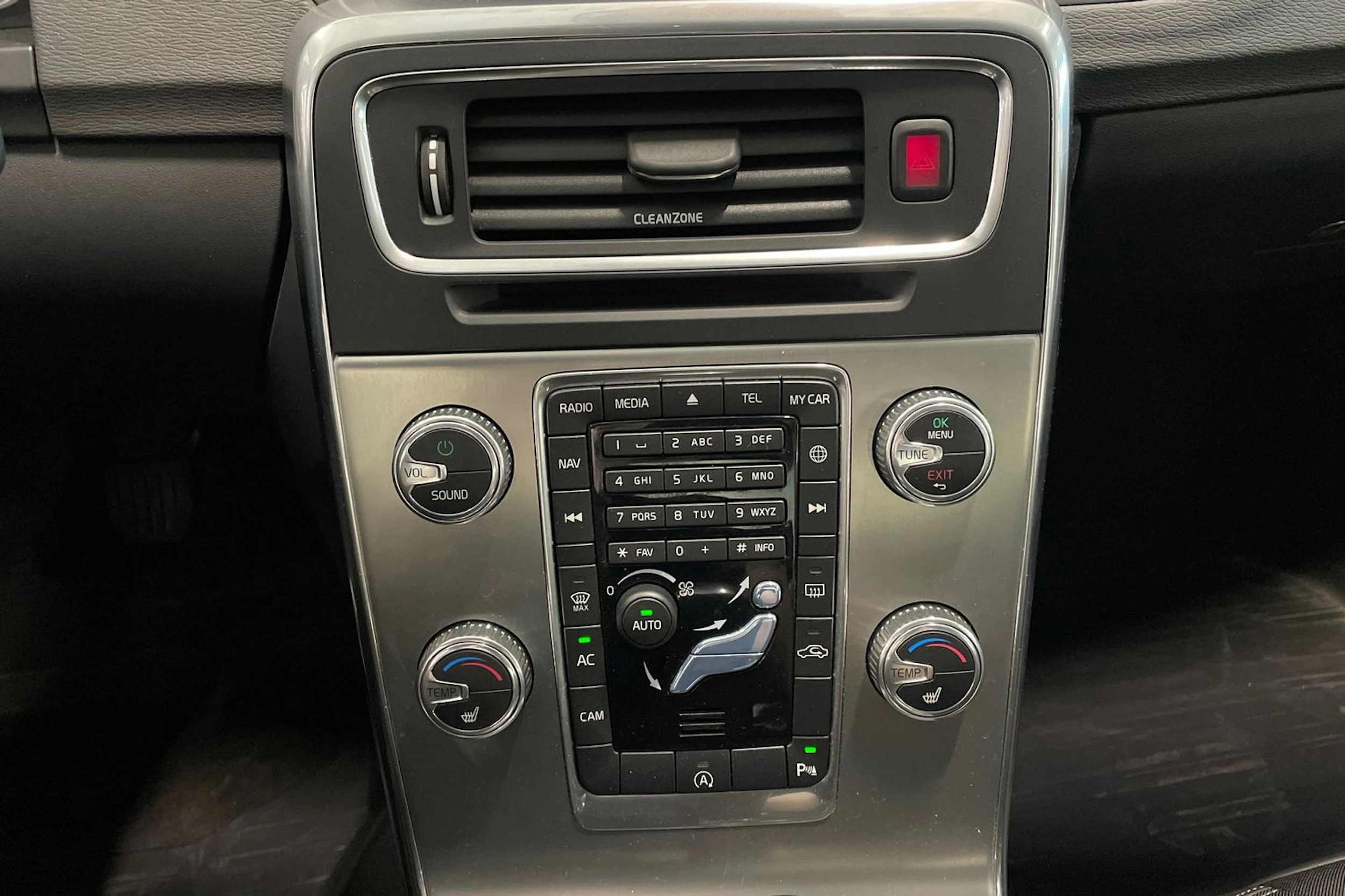 Harmaa Volvo S60 2017 kuva 24.