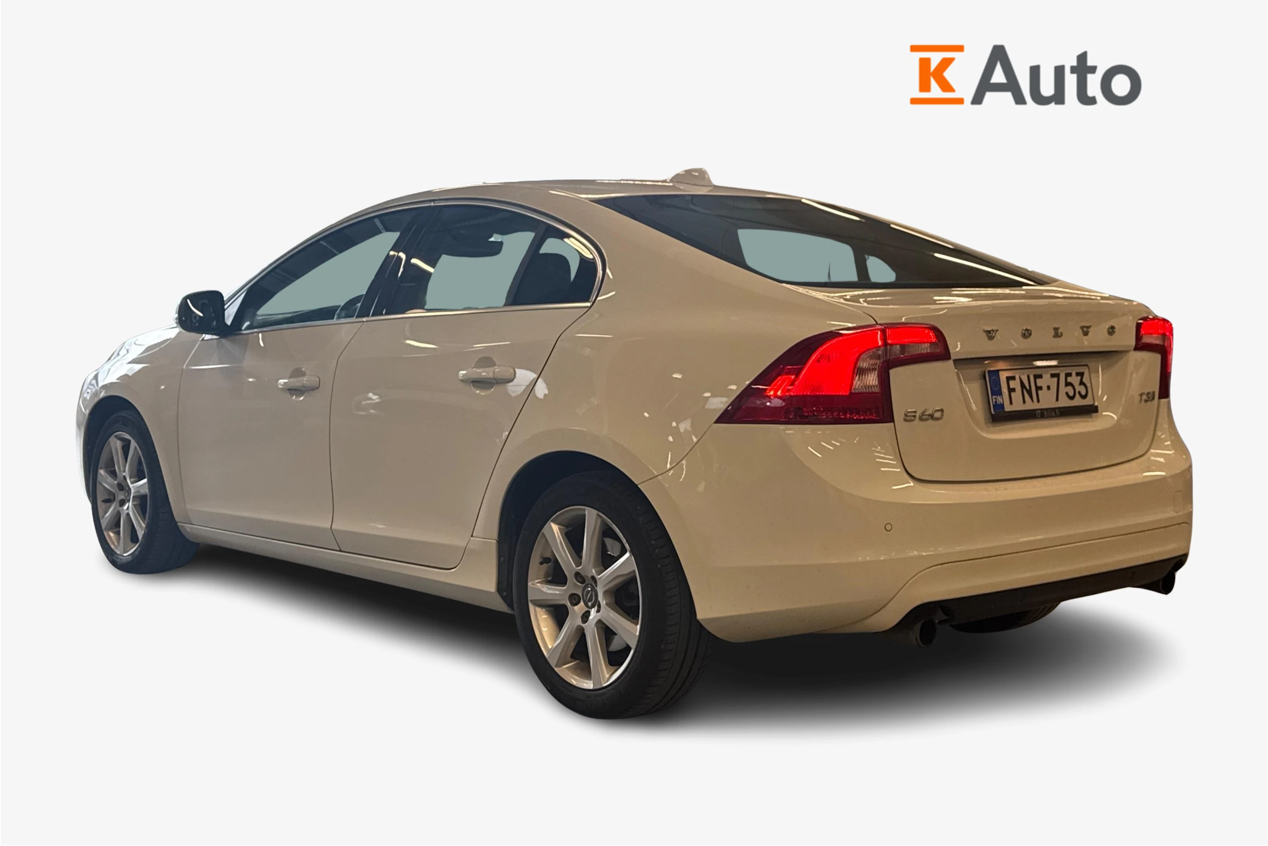 valkoinen Volvo S60 2018 kuva 2.
