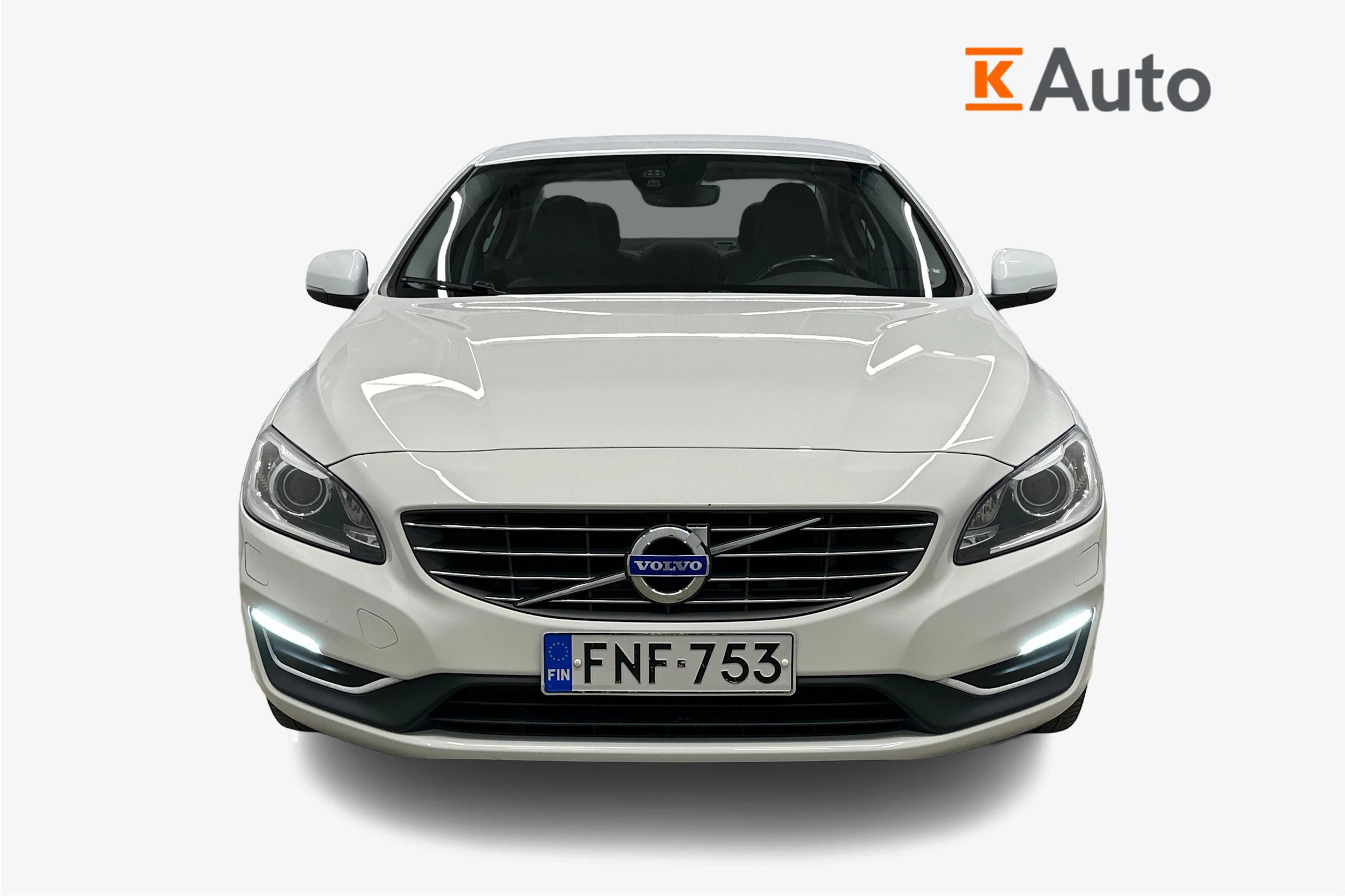 valkoinen Volvo S60 2018 kuva 4.
