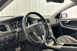 valkoinen Volvo S60 2018 kuva 10.
