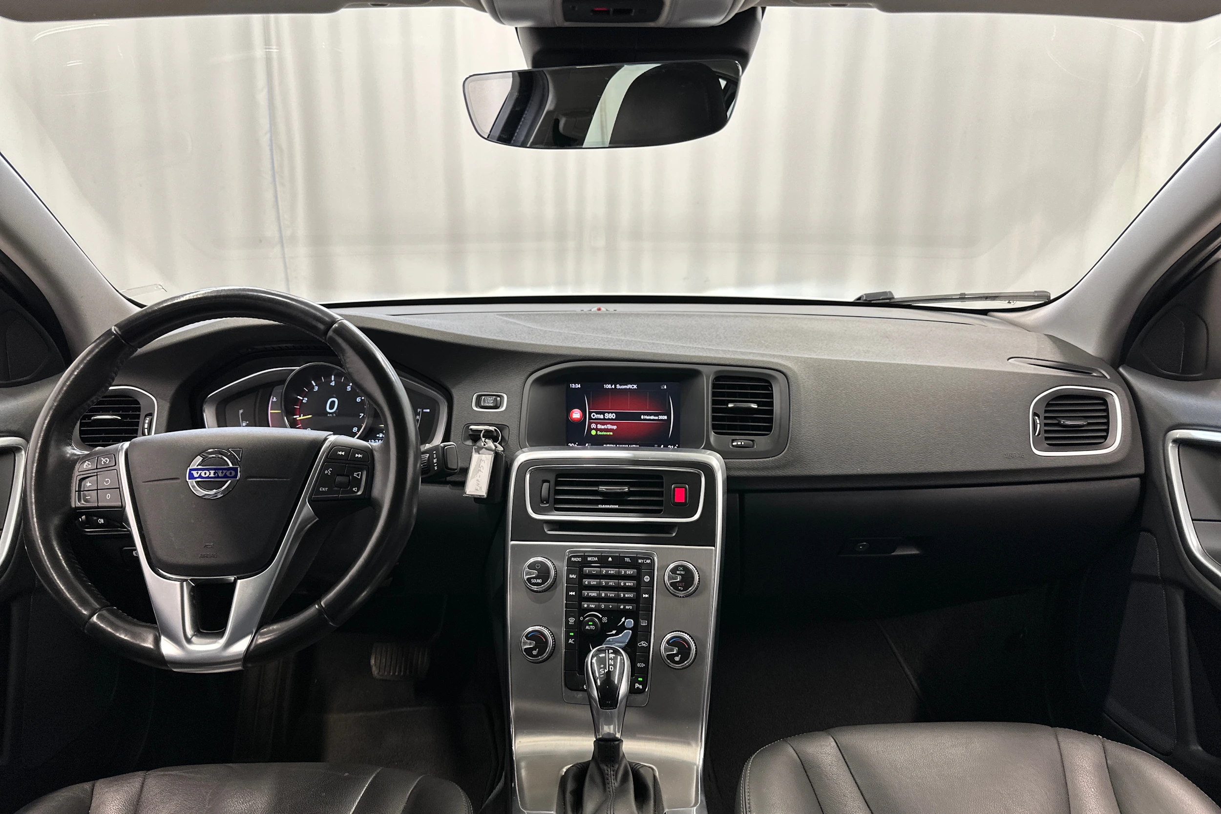 valkoinen Volvo S60 2018 kuva 11.