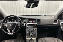 valkoinen Volvo S60 2018 kuva 11.