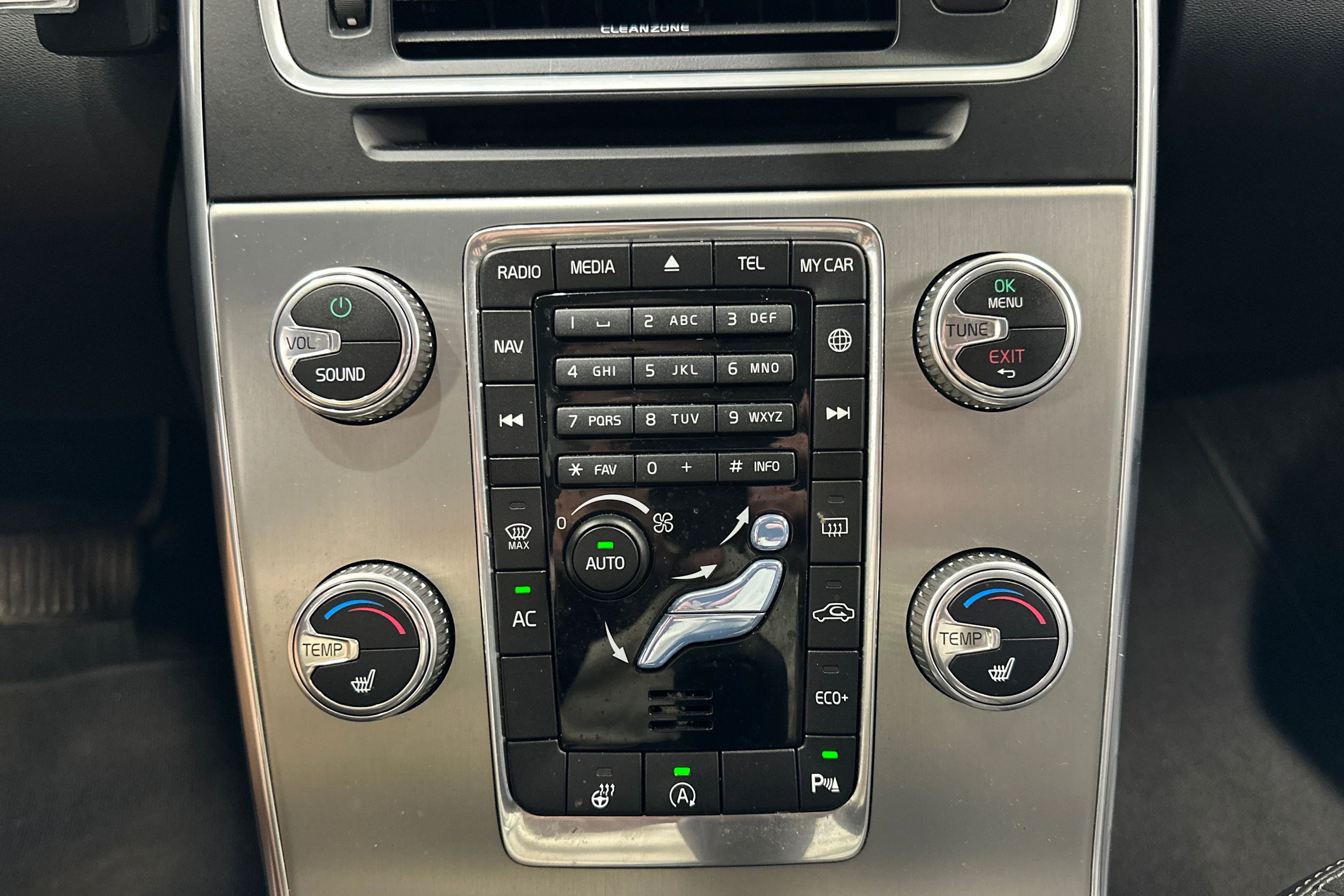 valkoinen Volvo S60 2018 kuva 16.