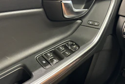 valkoinen Volvo S60 2018 kuva 19.