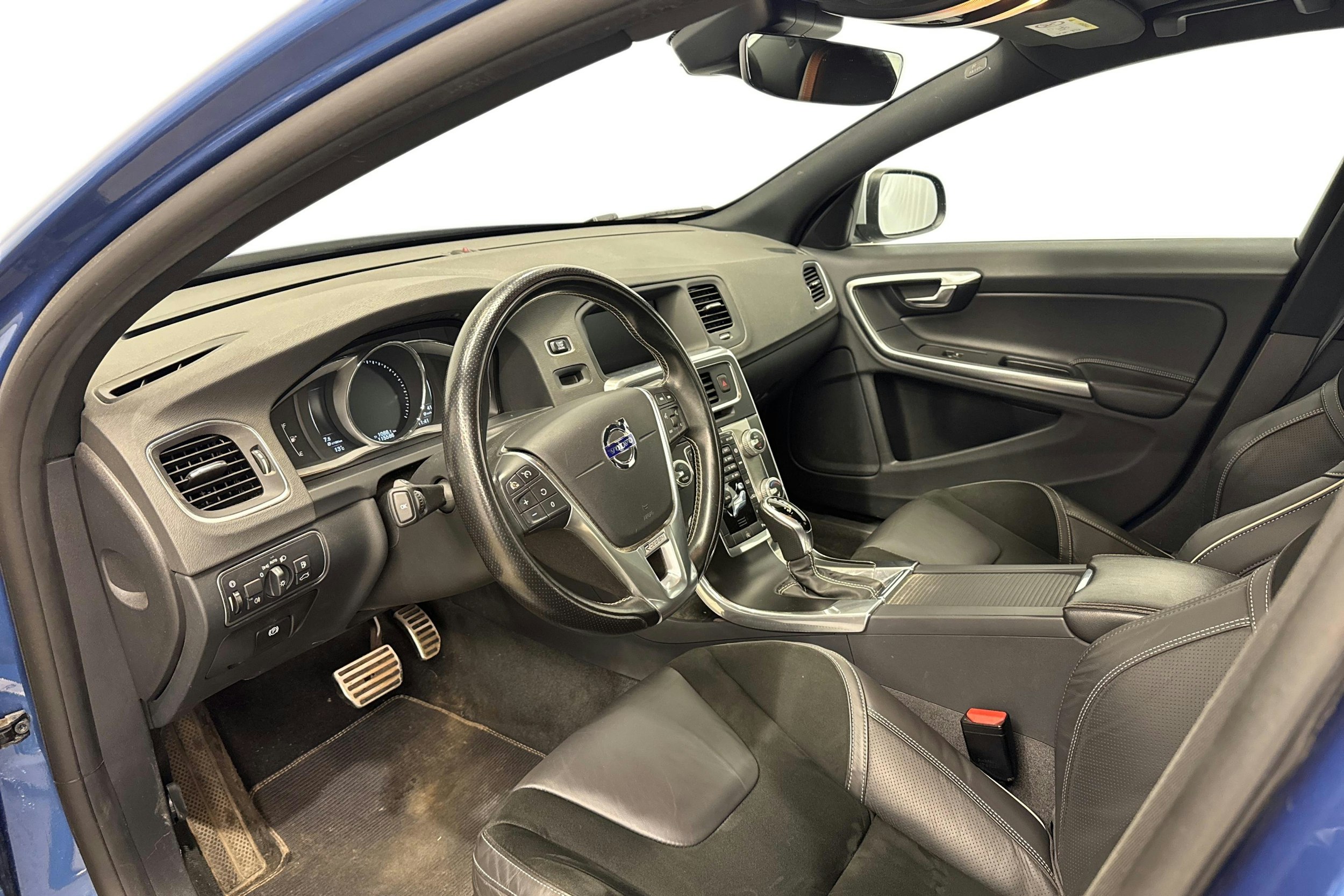 Sininen Volvo S60 2018 kuva 7.