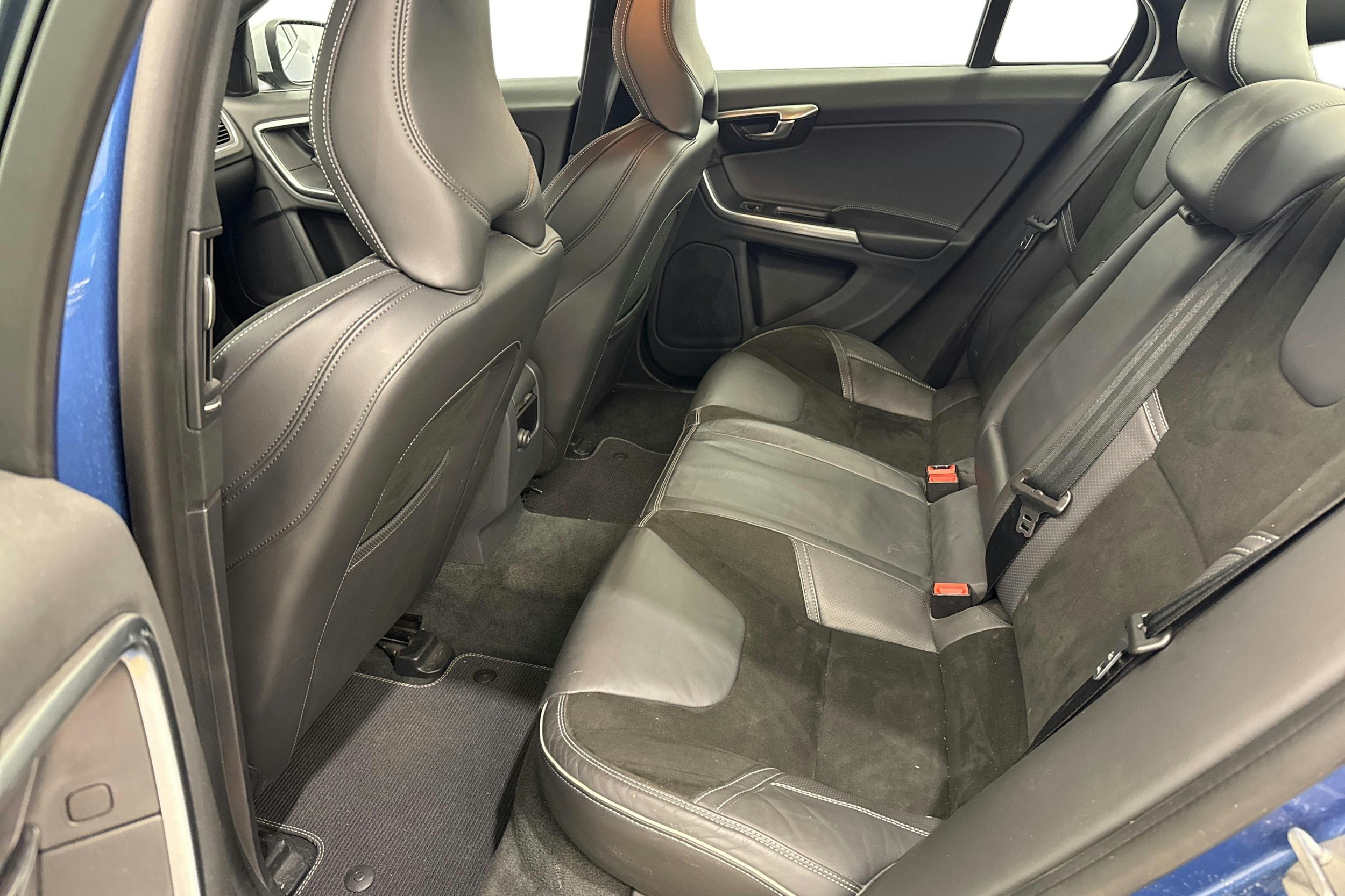 Sininen Volvo S60 2018 kuva 10.