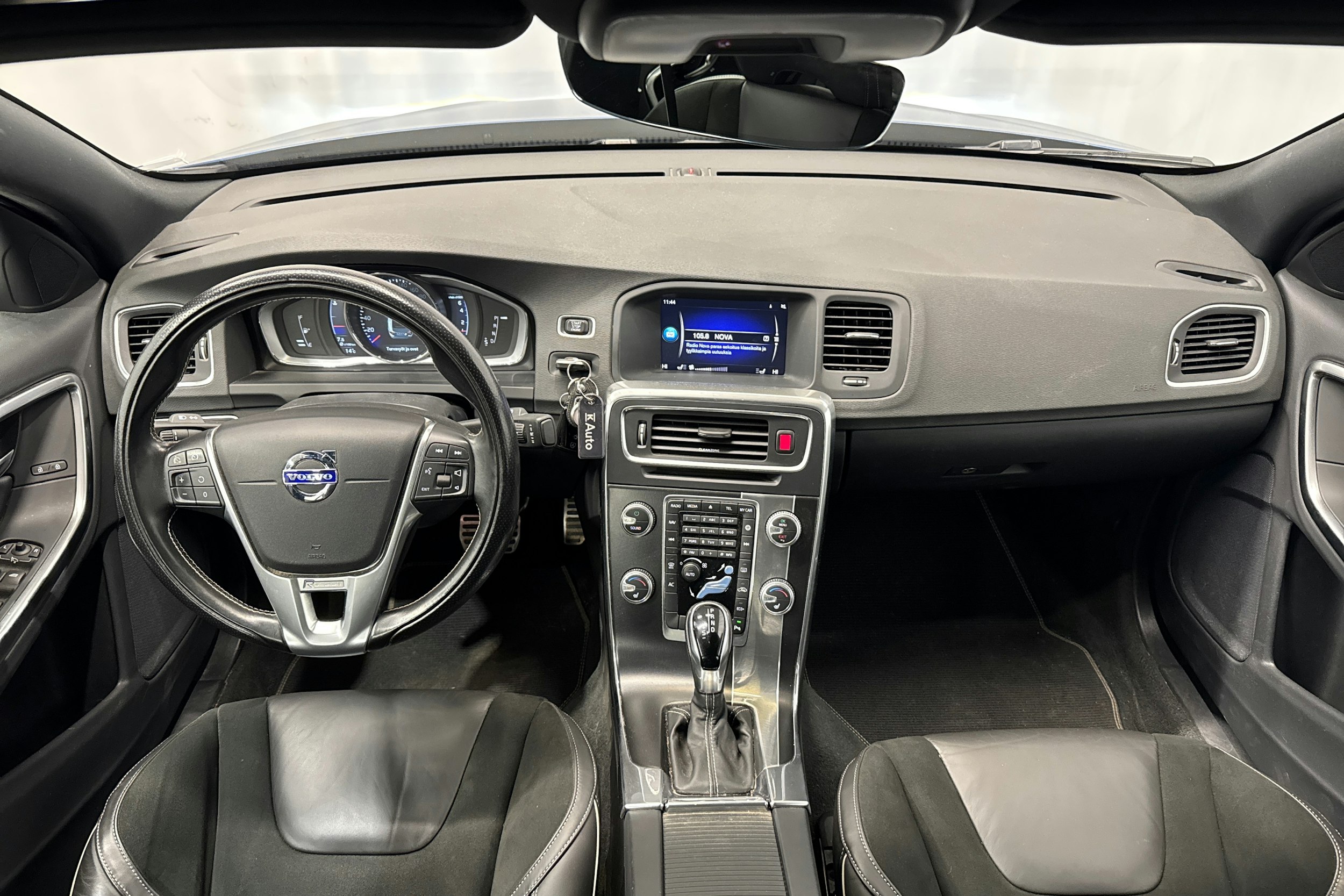 Sininen Volvo S60 2018 kuva 14.