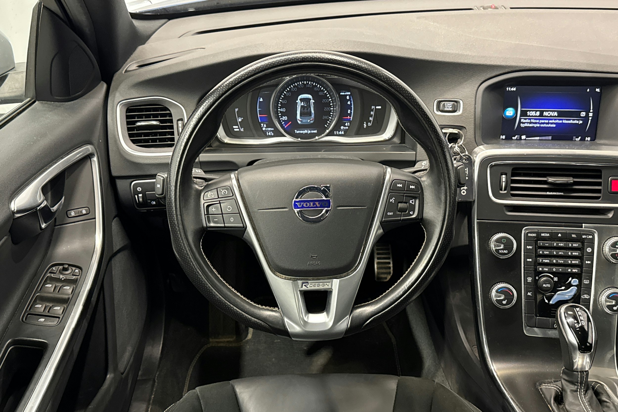 Sininen Volvo S60 2018 kuva 15.