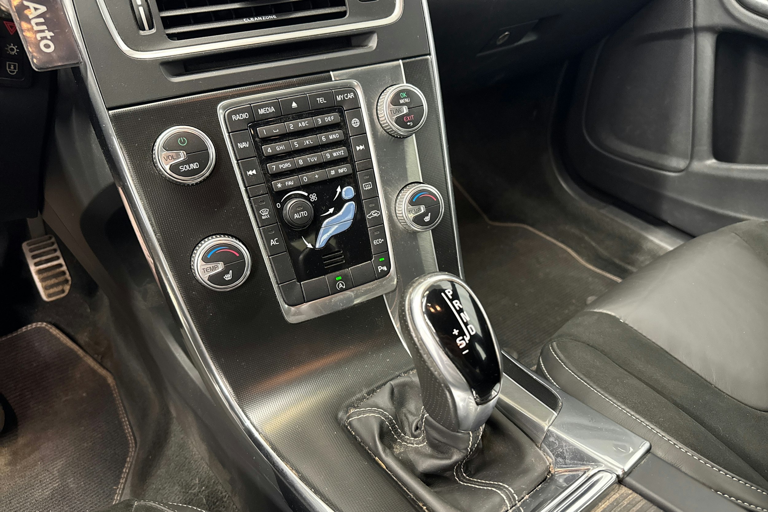 Sininen Volvo S60 2018 kuva 18.