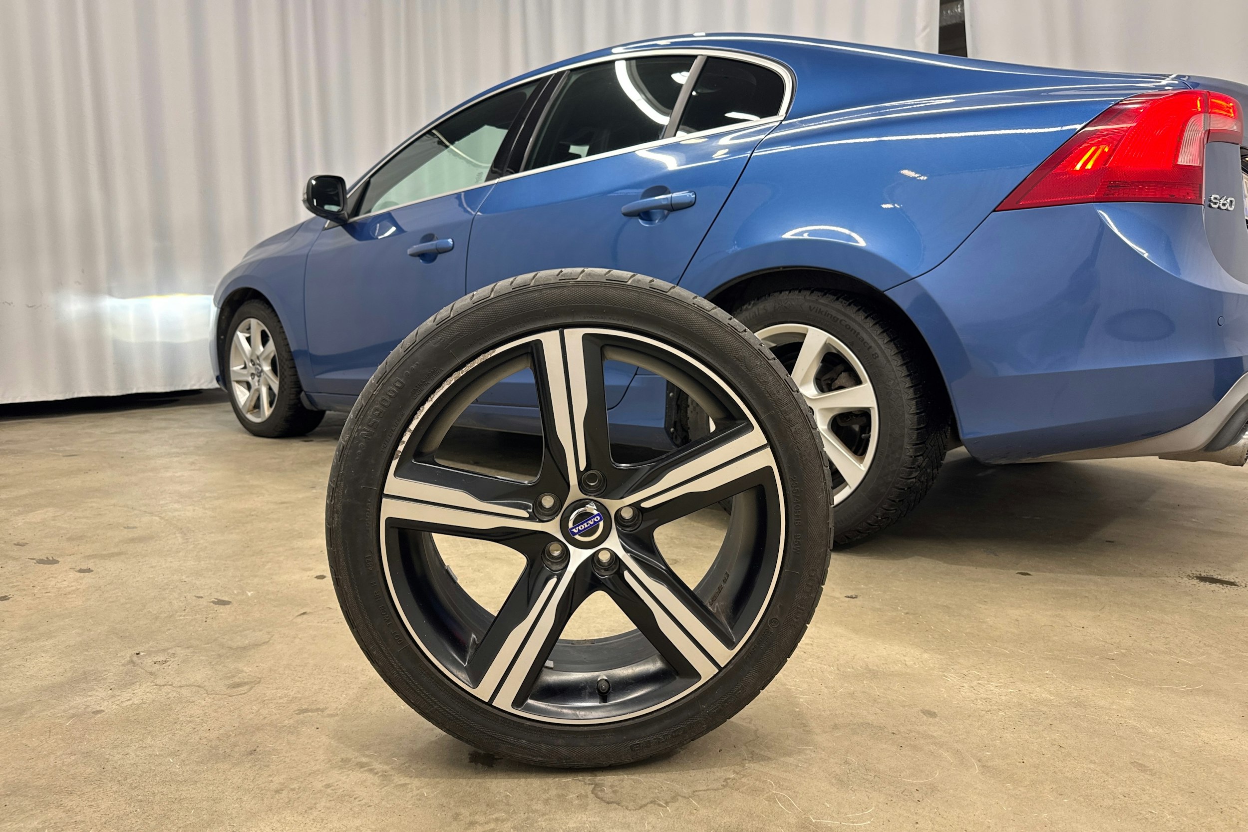 Sininen Volvo S60 2018 kuva 28.