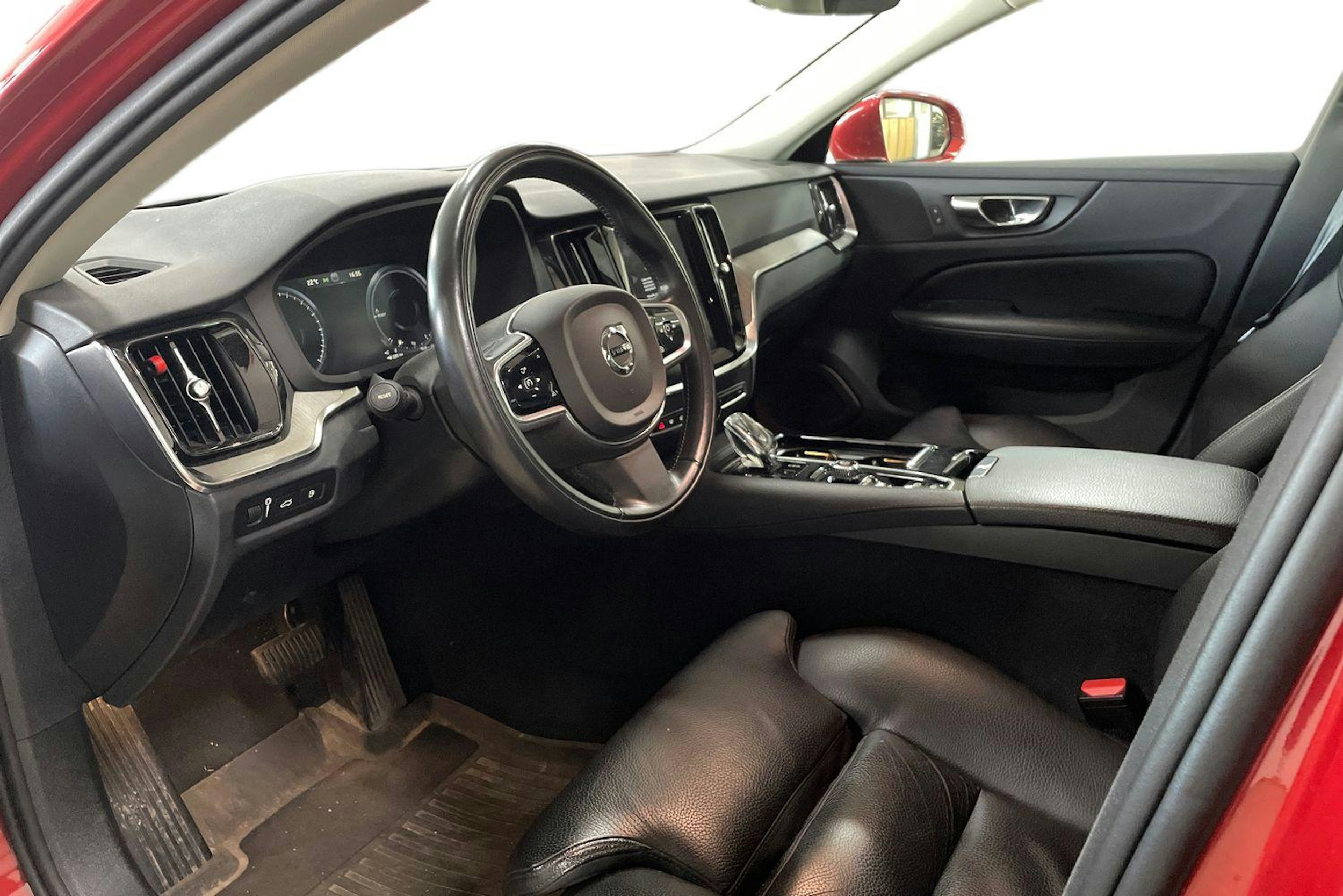 Punainen Volvo S60 2020 kuva 7.