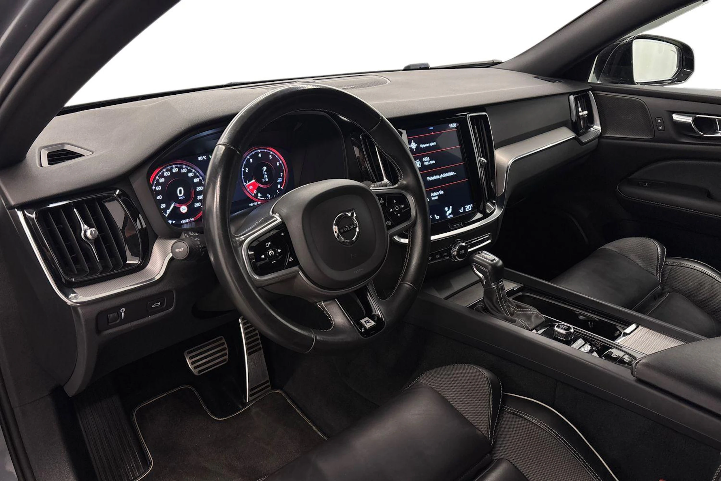 harmaa Volvo S60 2019 kuva 6.