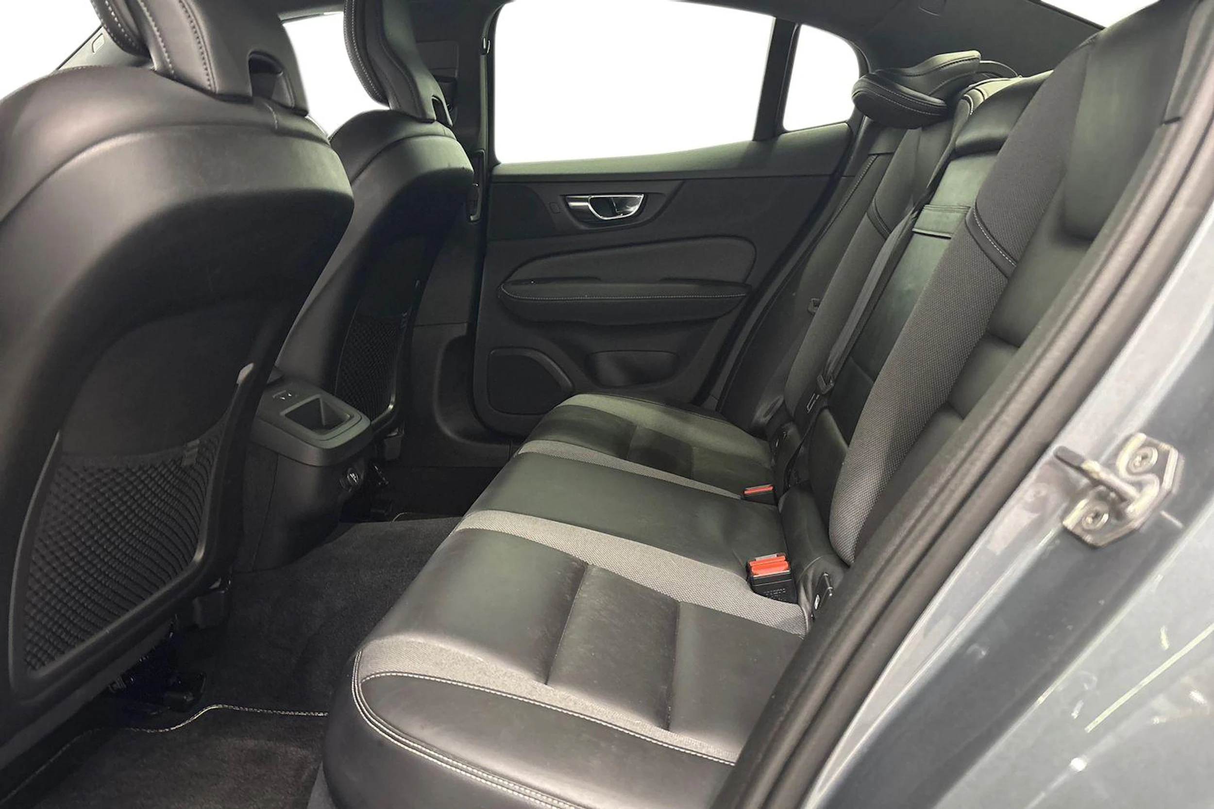 harmaa Volvo S60 2019 kuva 8.