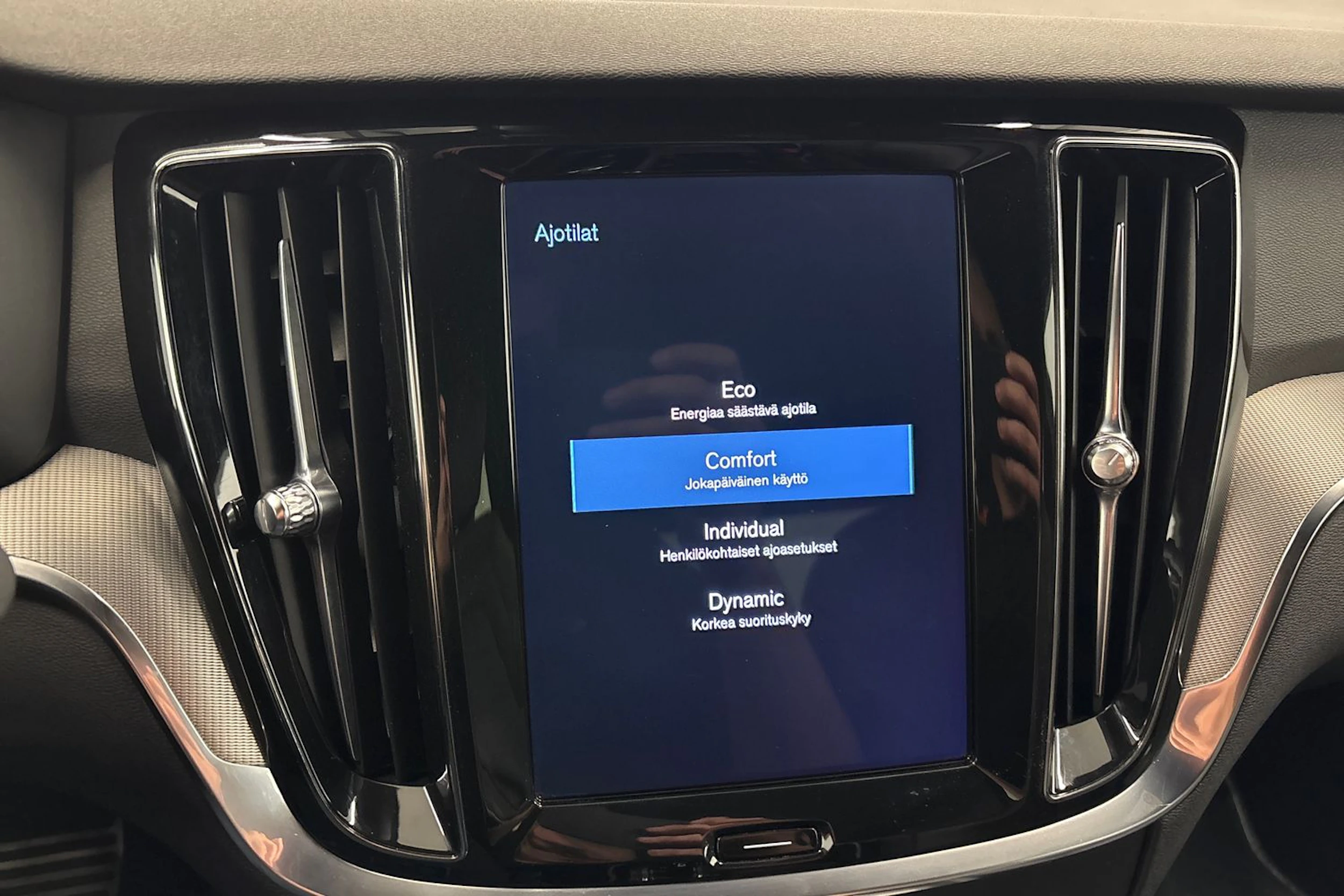harmaa Volvo S60 2019 kuva 12.