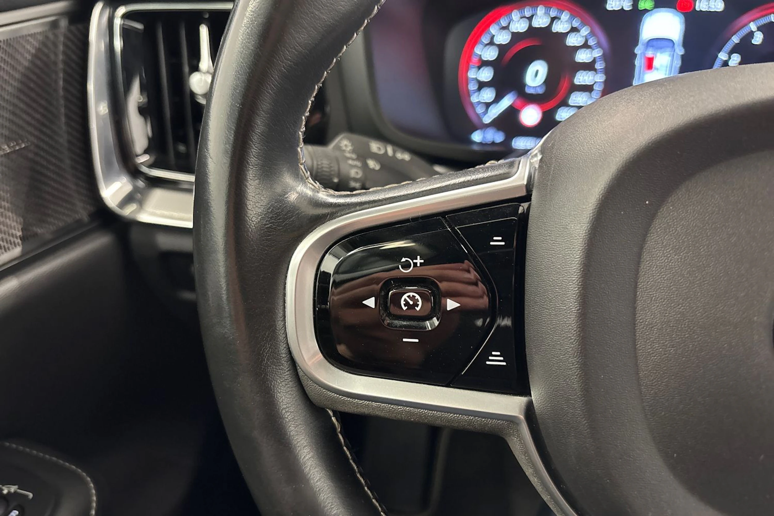 harmaa Volvo S60 2019 kuva 14.
