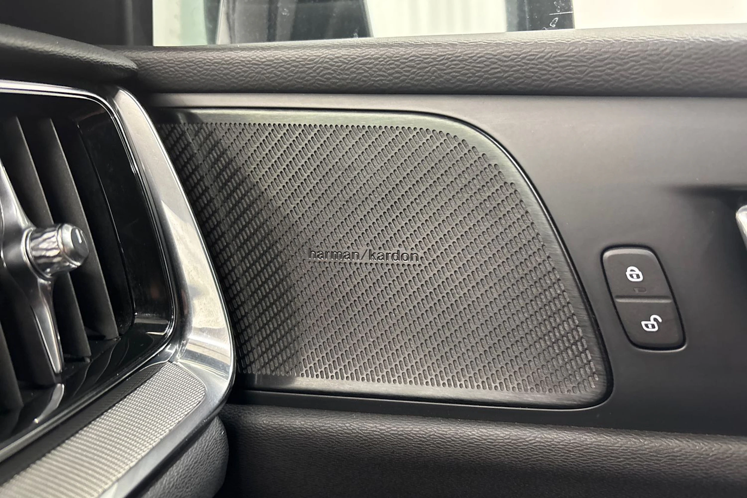 harmaa Volvo S60 2019 kuva 16.