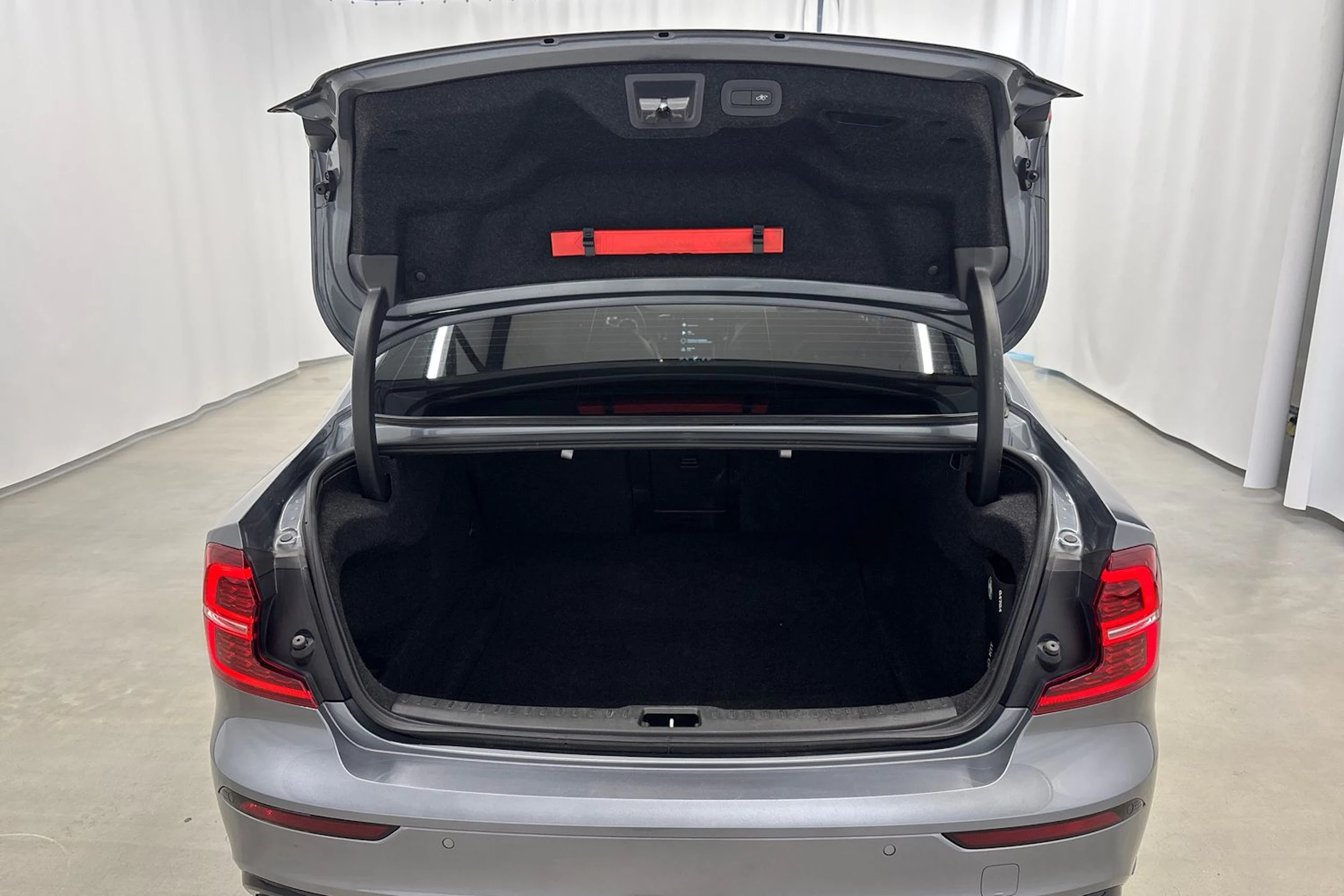 harmaa Volvo S60 2019 kuva 20.