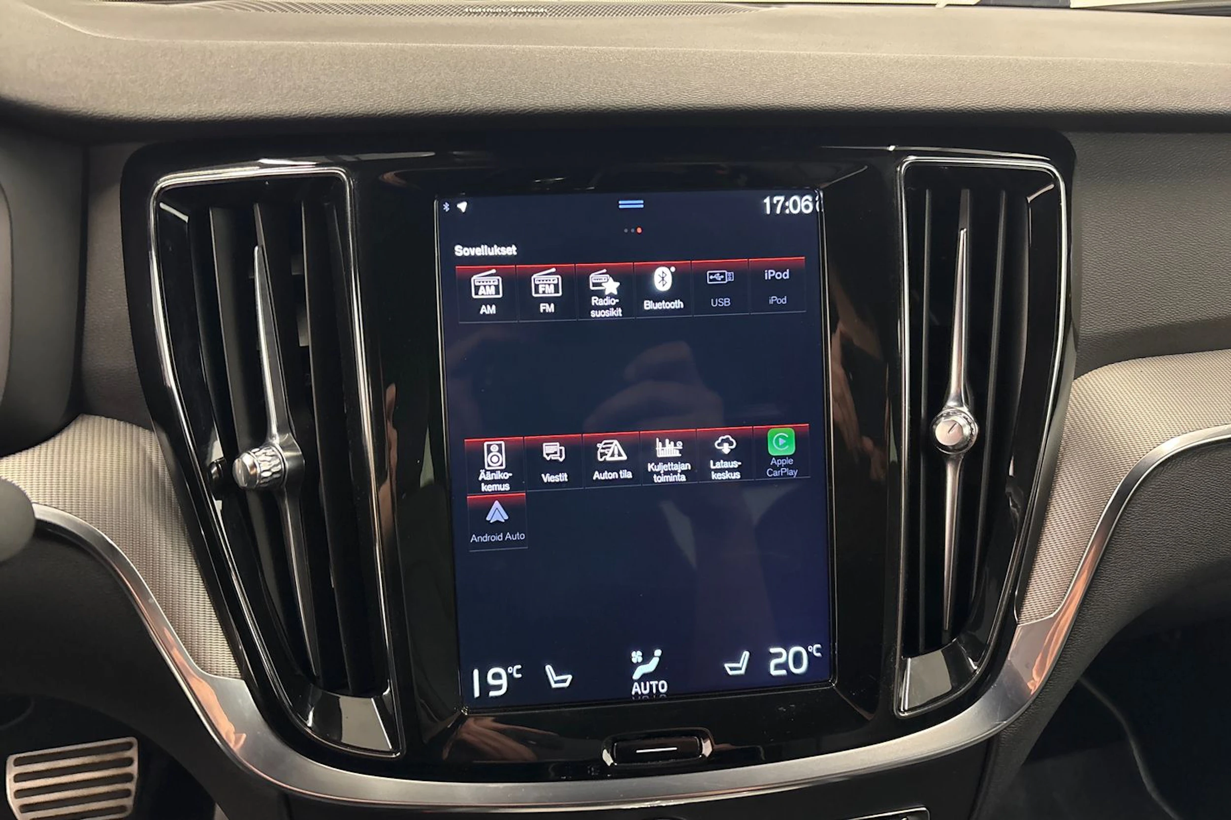 harmaa Volvo S60 2019 kuva 21.