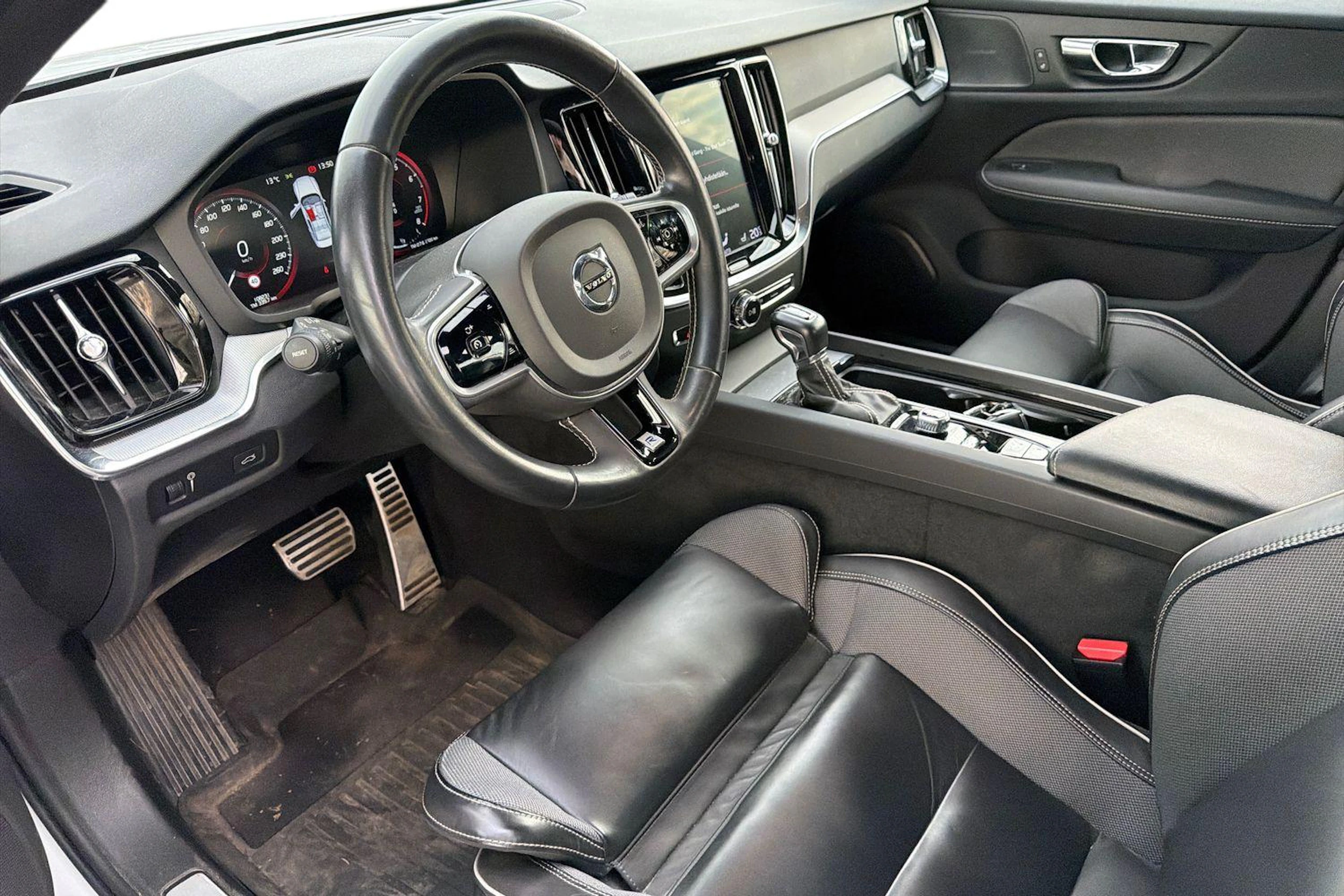 valkoinen Volvo S60 2020 kuva 3.