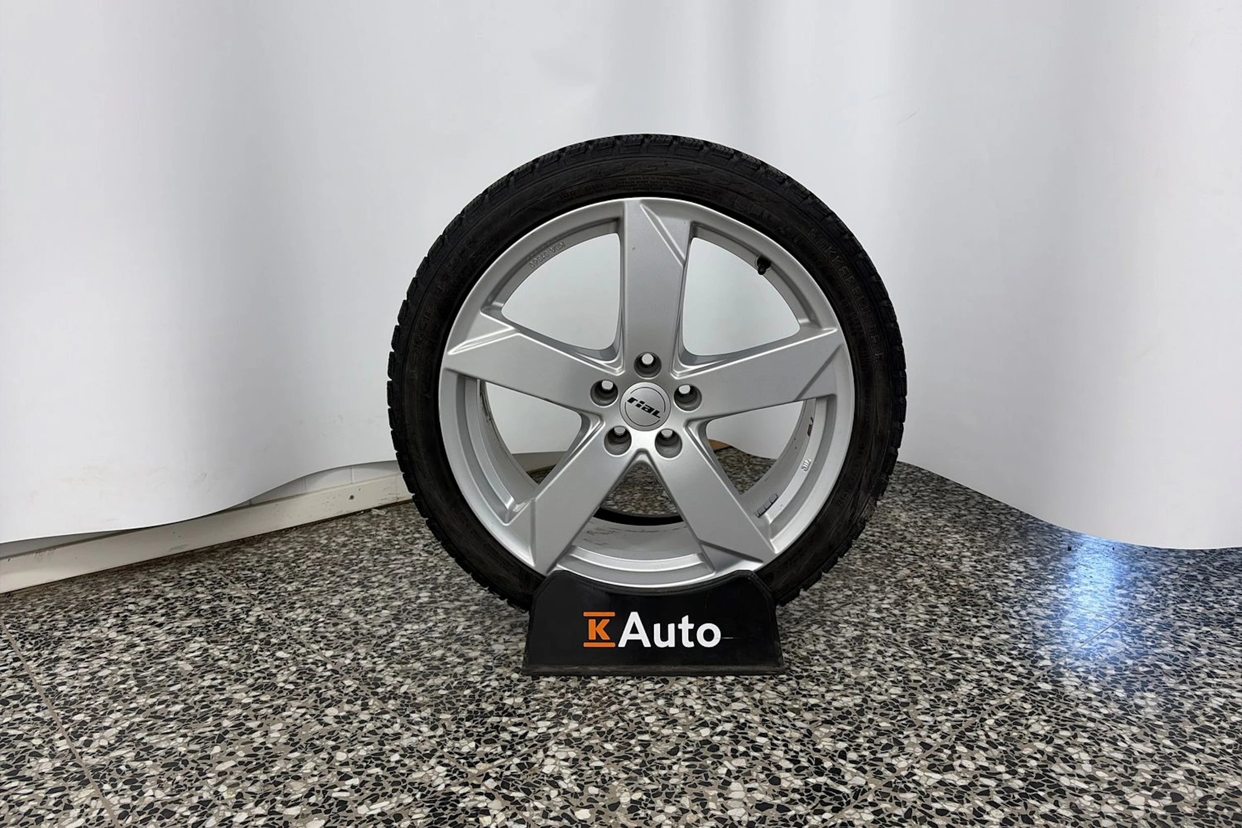 harmaa Volvo S60 2020 kuva 11.