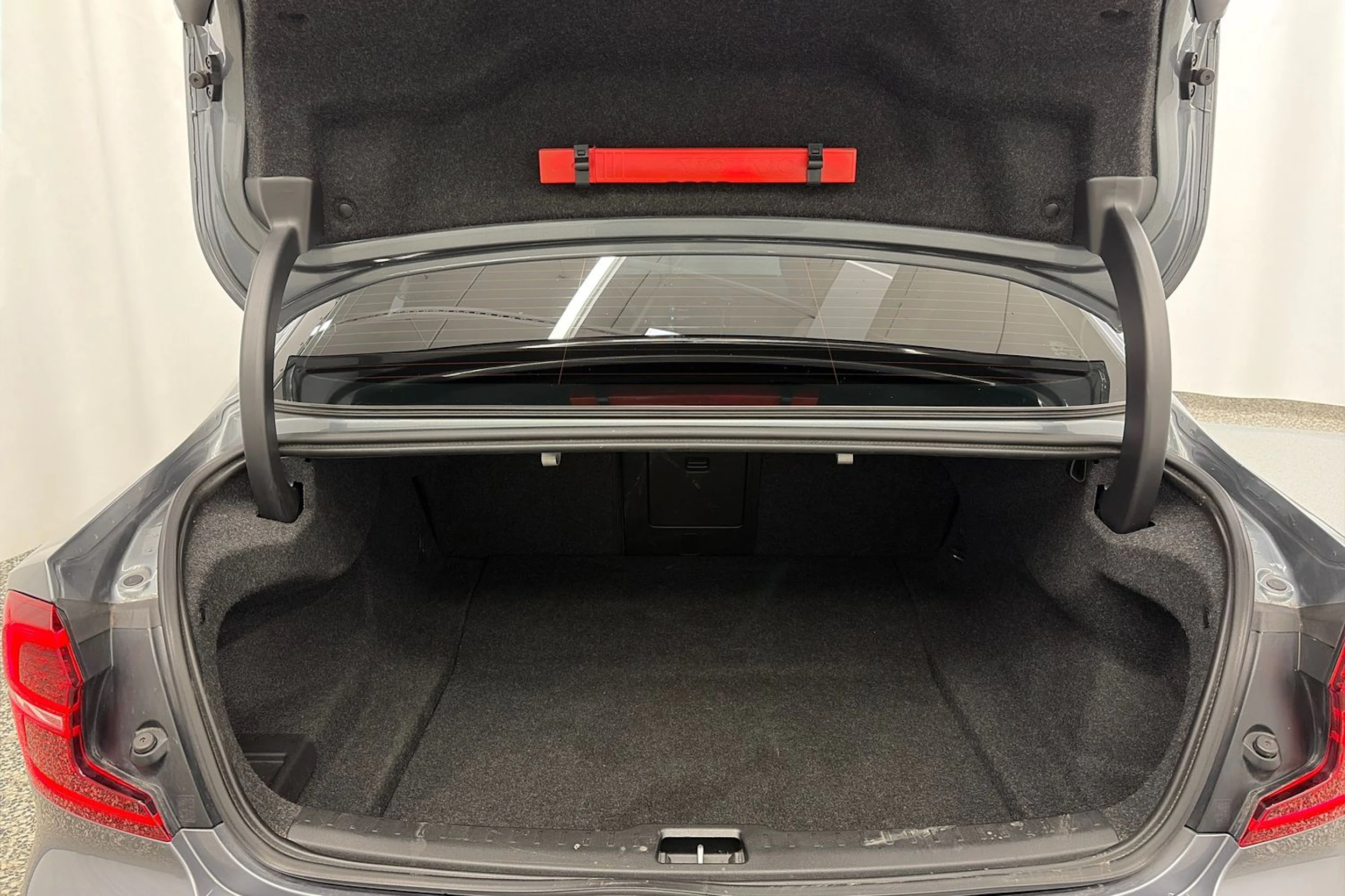 harmaa Volvo S60 2020 kuva 12.