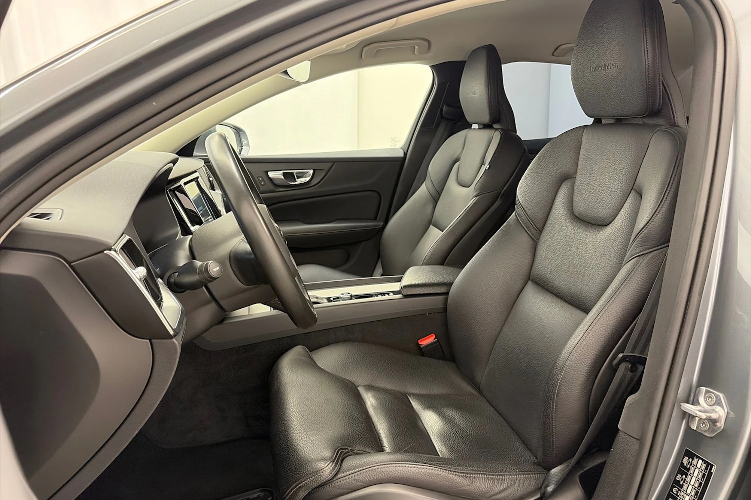 harmaa Volvo S60 2020 kuva 13.
