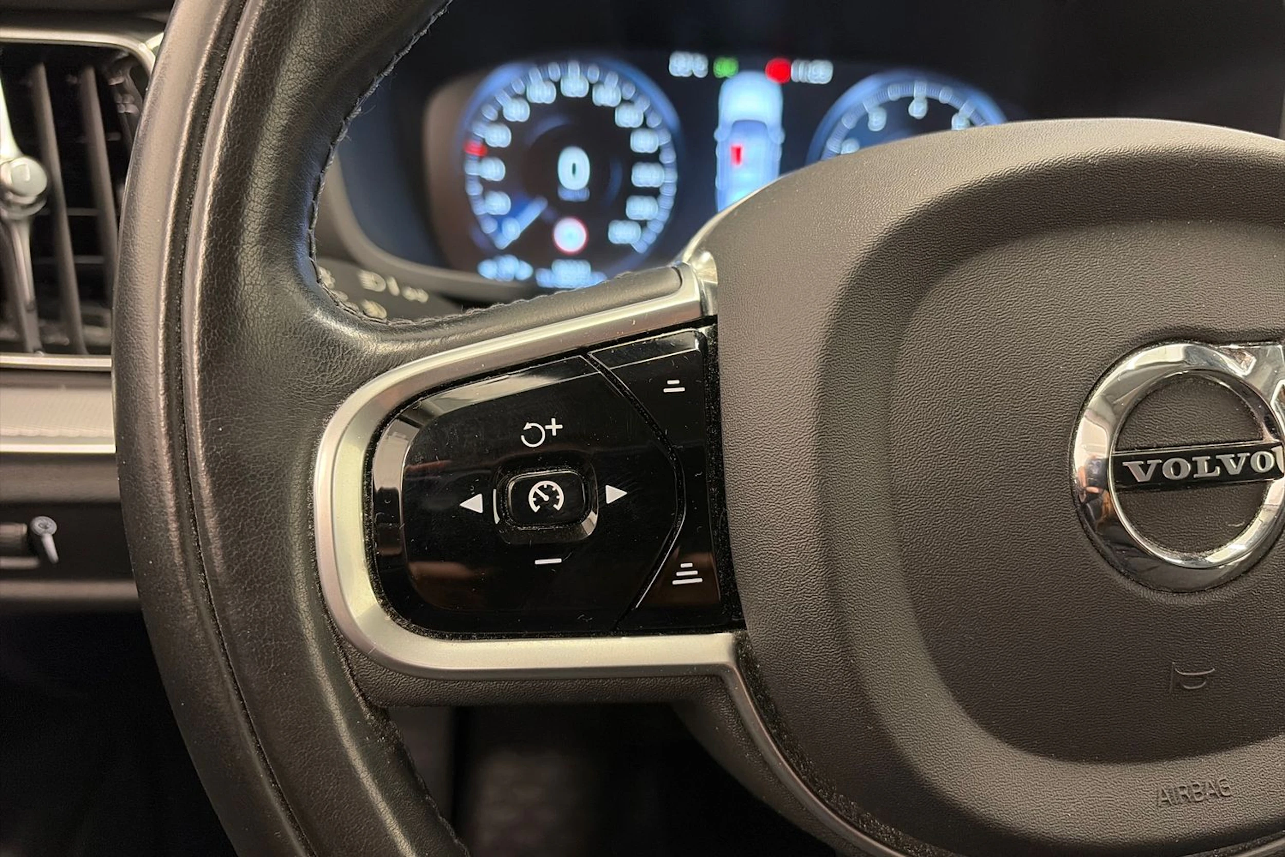 harmaa Volvo S60 2020 kuva 19.