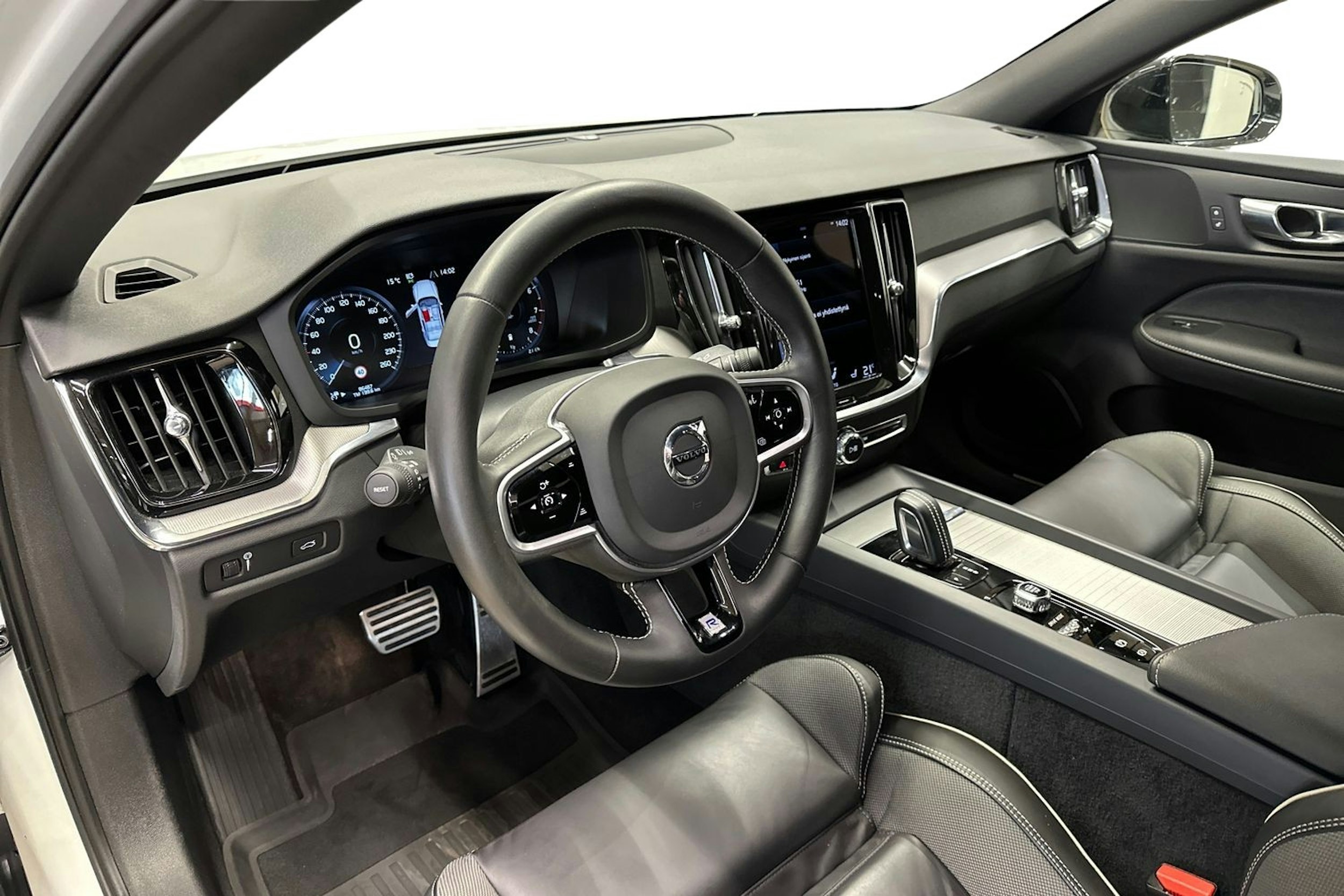 valkoinen Volvo S60 2020 kuva 7.