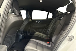 valkoinen Volvo S60 2020 kuva 10.