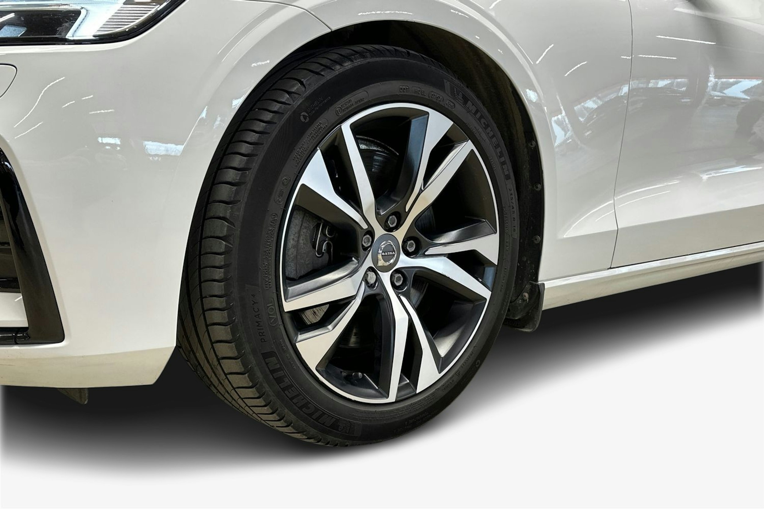 valkoinen Volvo S60 2020 kuva 11.