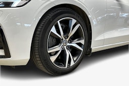 valkoinen Volvo S60 2020 kuva 11.