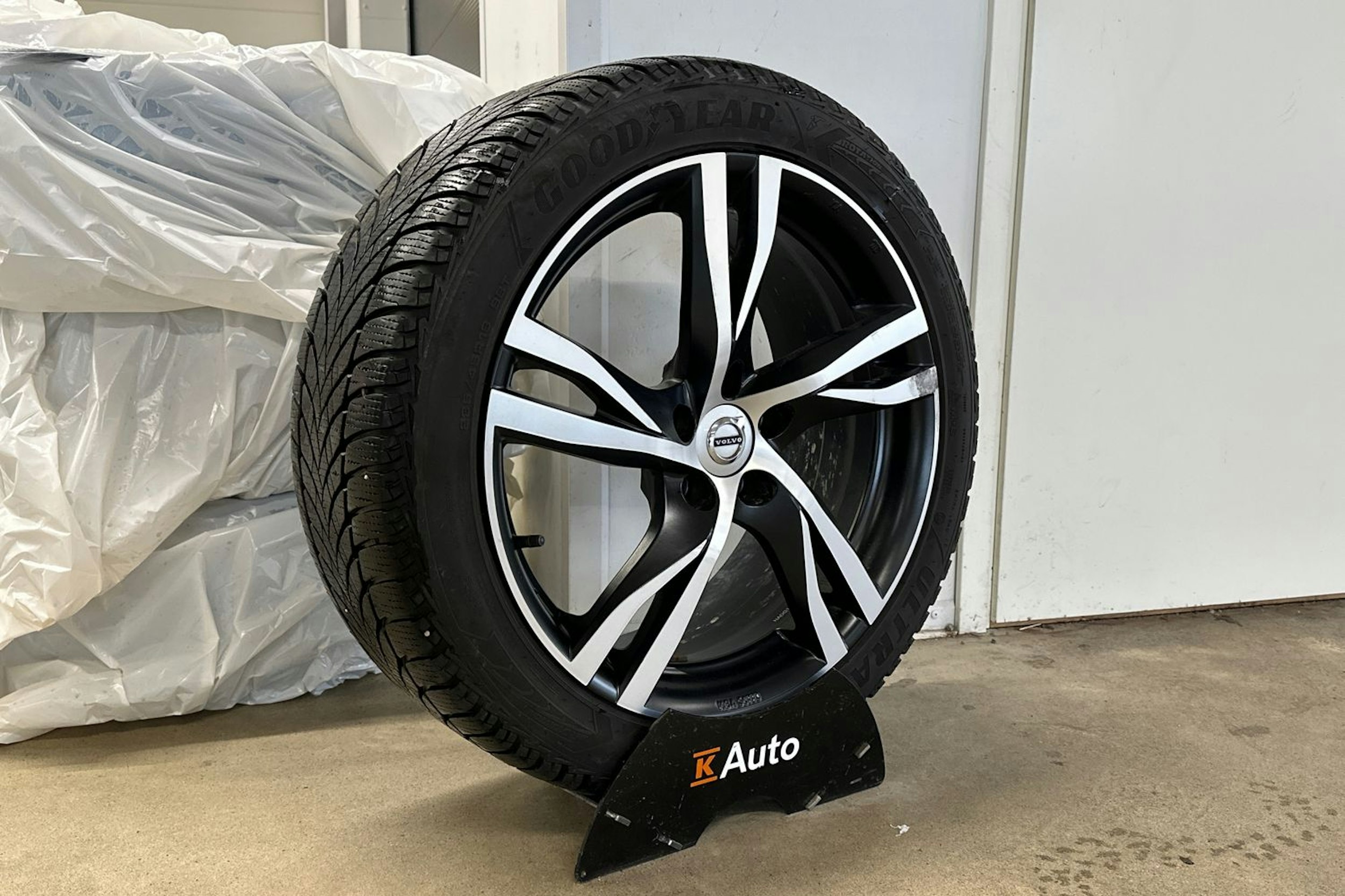 valkoinen Volvo S60 2020 kuva 13.