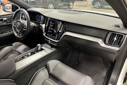 valkoinen Volvo S60 2020 kuva 14.