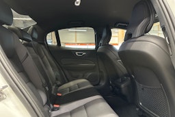 valkoinen Volvo S60 2020 kuva 16.