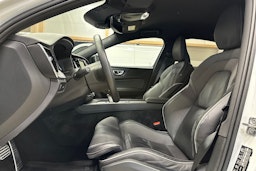 valkoinen Volvo S60 2020 kuva 17.