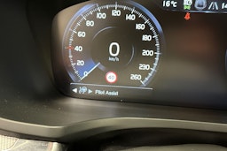 valkoinen Volvo S60 2020 kuva 27.