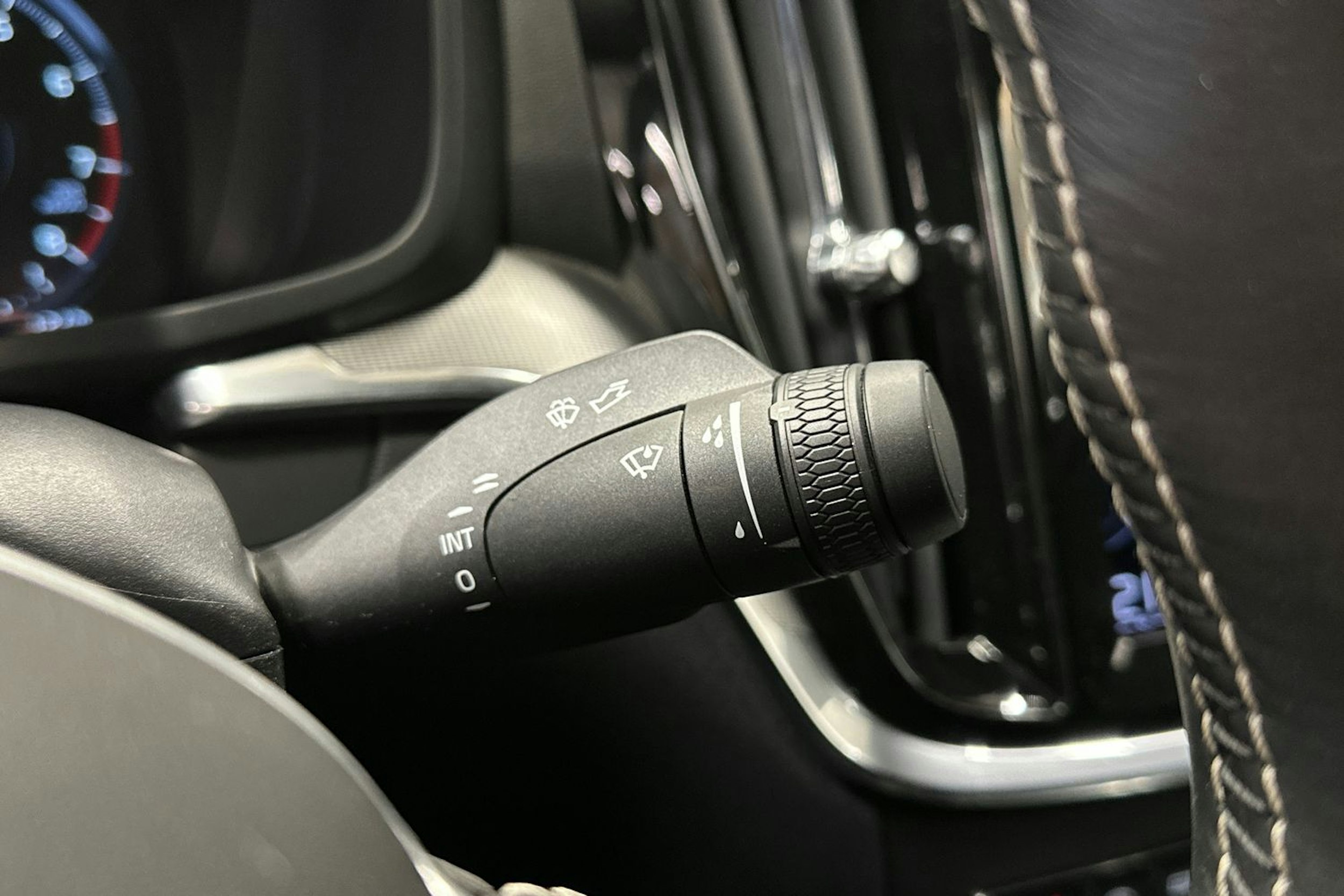 valkoinen Volvo S60 2020 kuva 29.