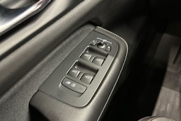 valkoinen Volvo S60 2020 kuva 31.