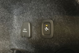 valkoinen Volvo S60 2020 kuva 34.