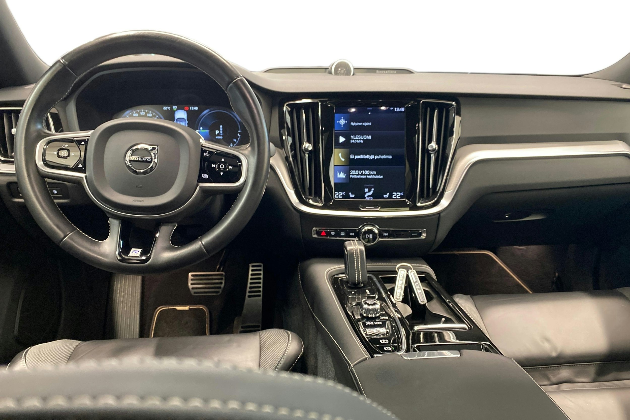 musta Volvo S60 2020 kuva 9.